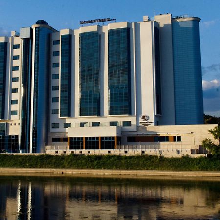 Doubletree By Hilton Oradea Hotel Bagian luar foto