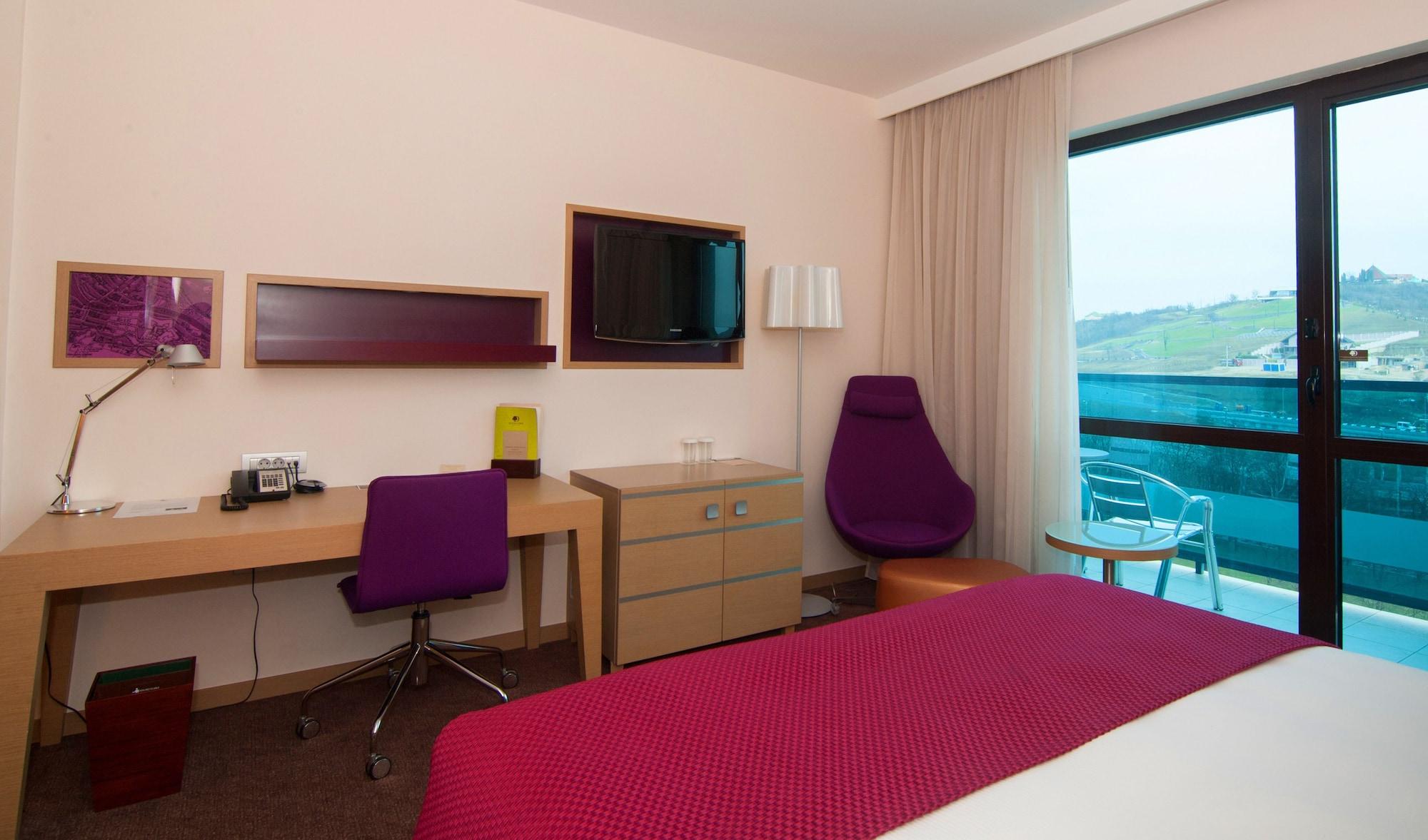 Doubletree By Hilton Oradea Hotel Bagian luar foto