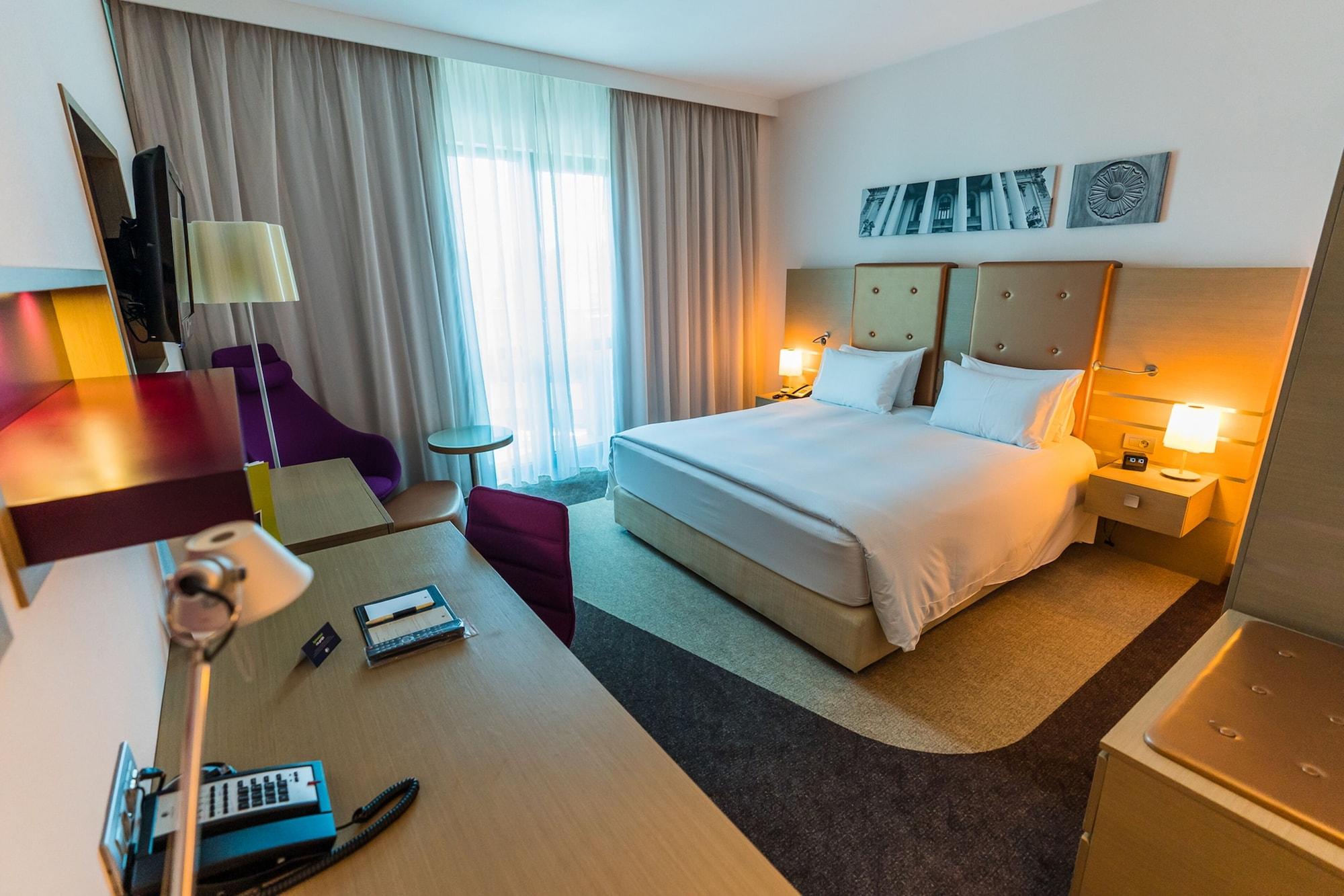 Doubletree By Hilton Oradea Hotel Bagian luar foto