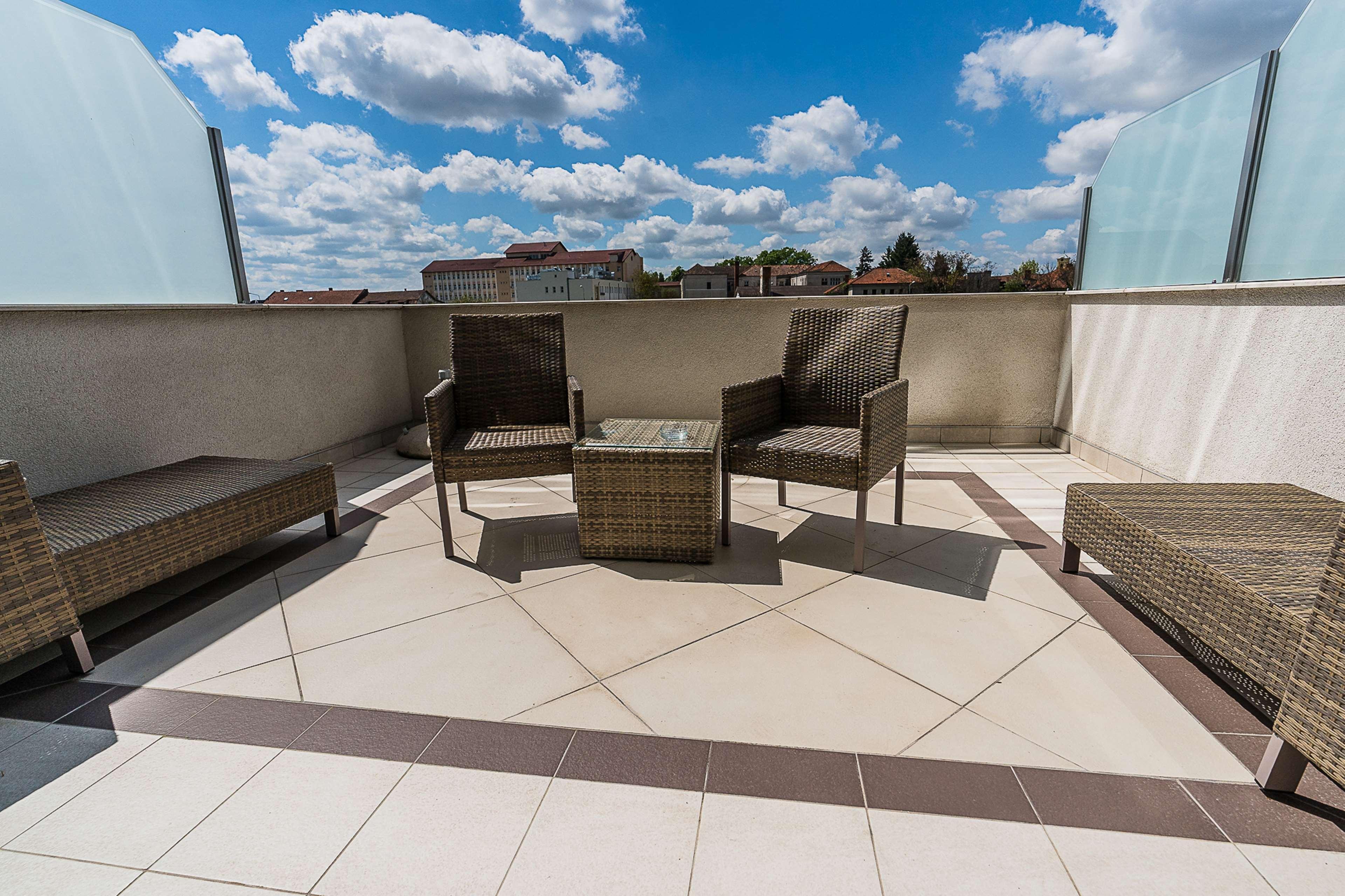 Doubletree By Hilton Oradea Hotel Bagian luar foto