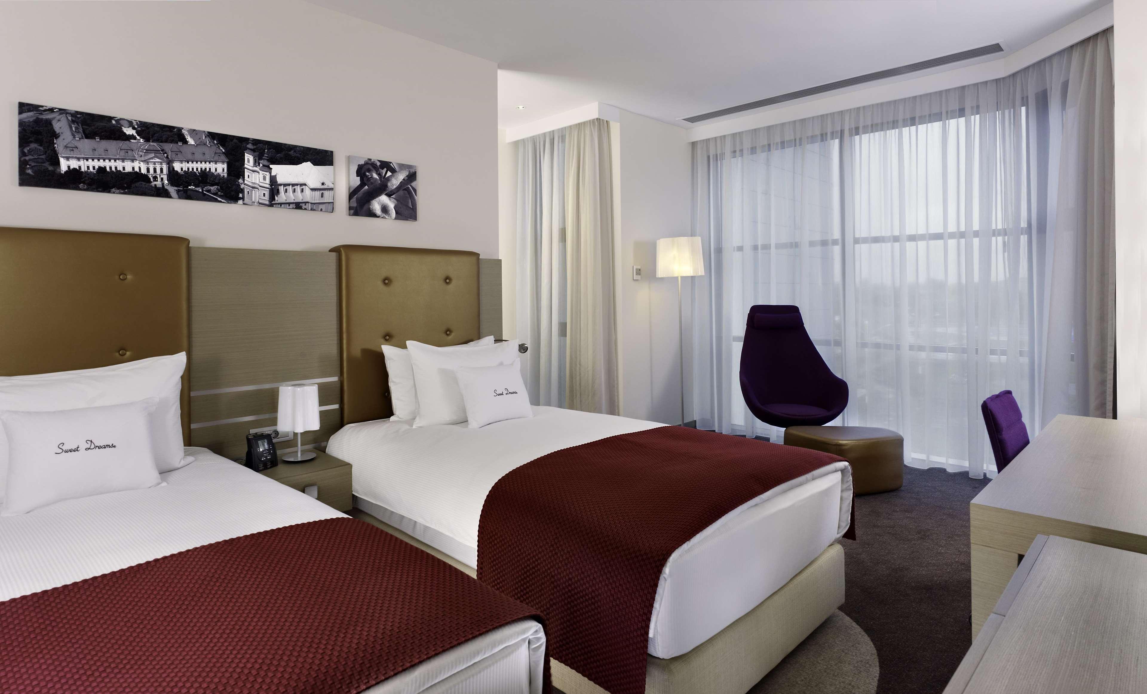 Doubletree By Hilton Oradea Hotel Ruang foto