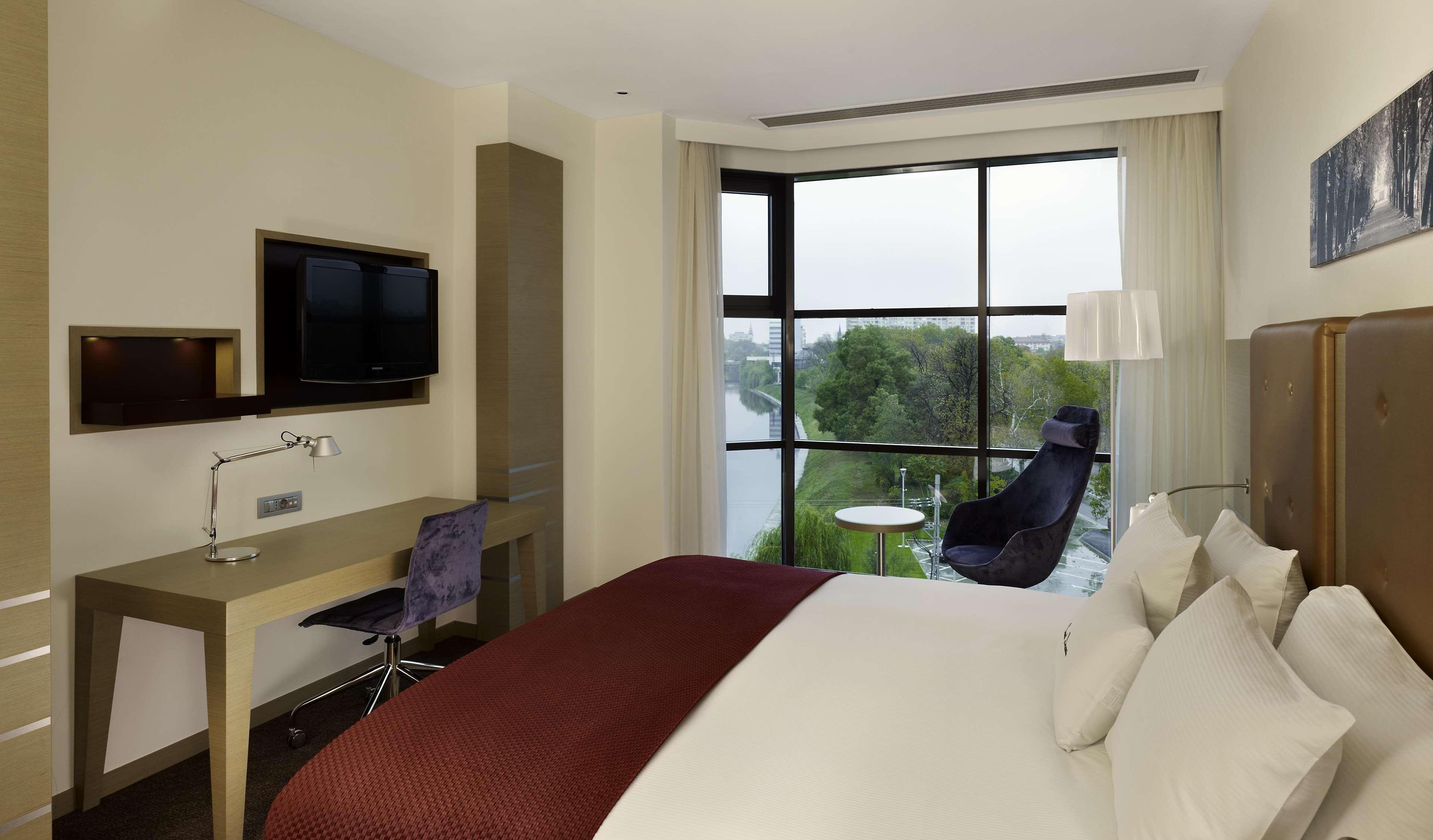 Doubletree By Hilton Oradea Hotel Ruang foto