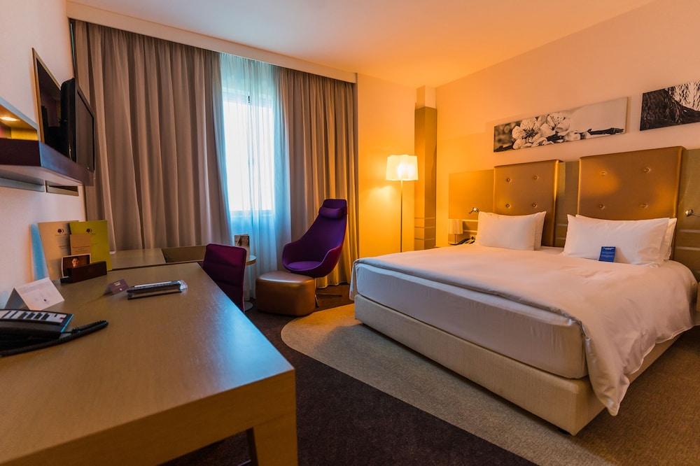 Doubletree By Hilton Oradea Hotel Bagian luar foto