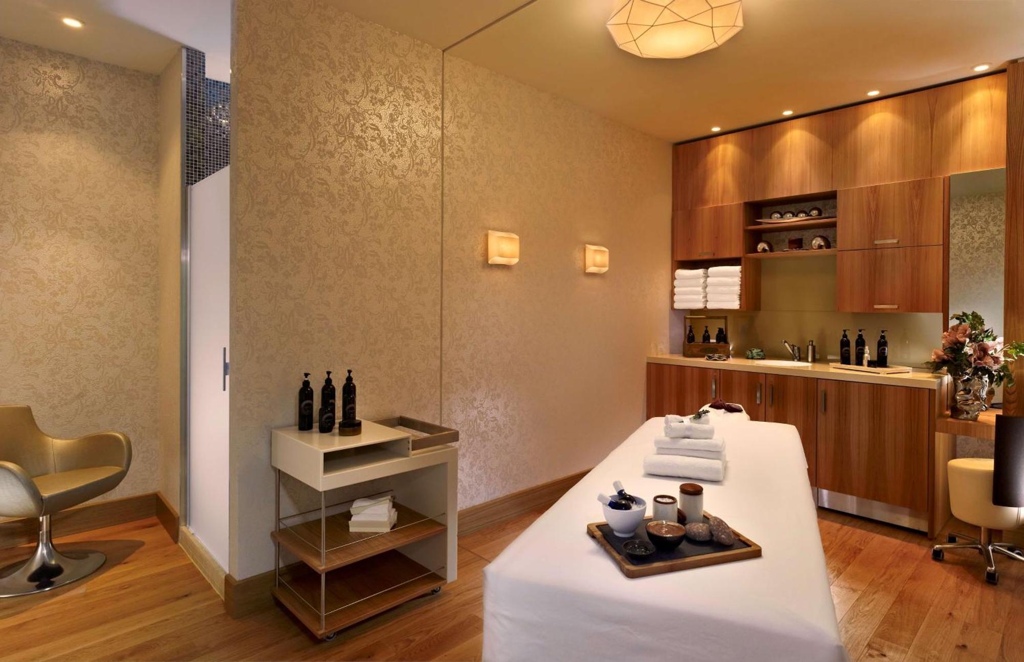 Doubletree By Hilton Oradea Hotel Bagian luar foto