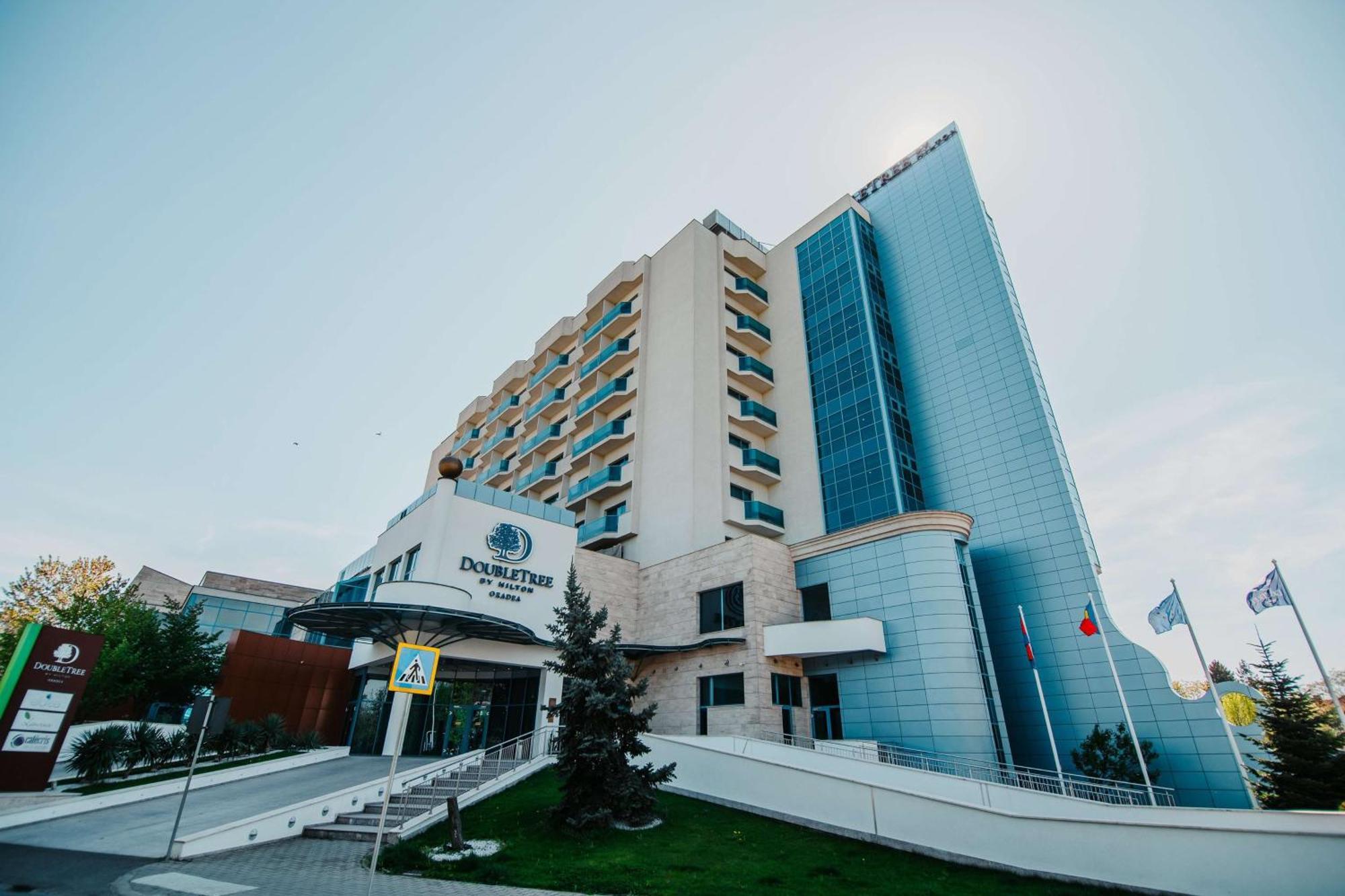 Doubletree By Hilton Oradea Hotel Bagian luar foto