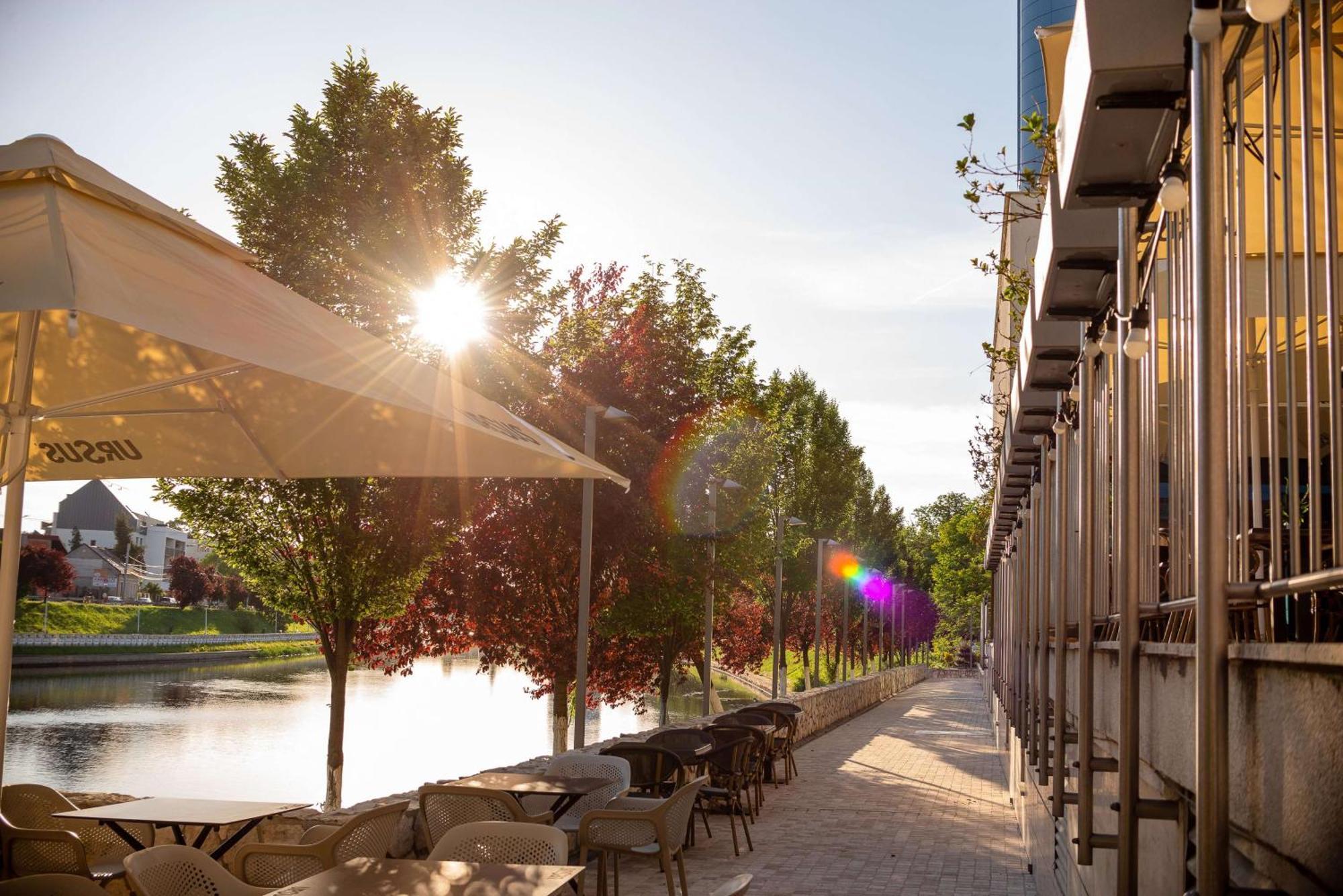 Doubletree By Hilton Oradea Hotel Bagian luar foto